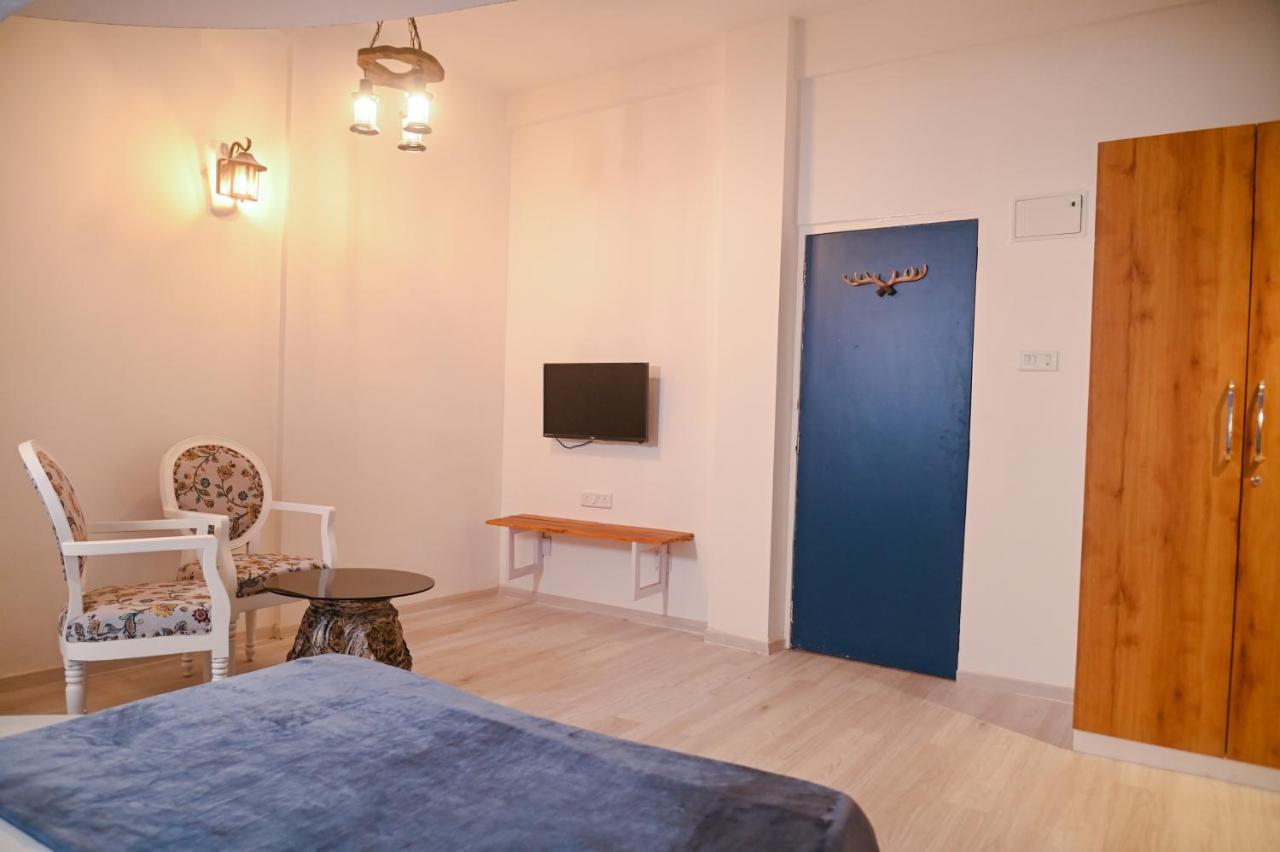 The Voyage - Cafe Hostel Cowork Pune Luaran gambar
