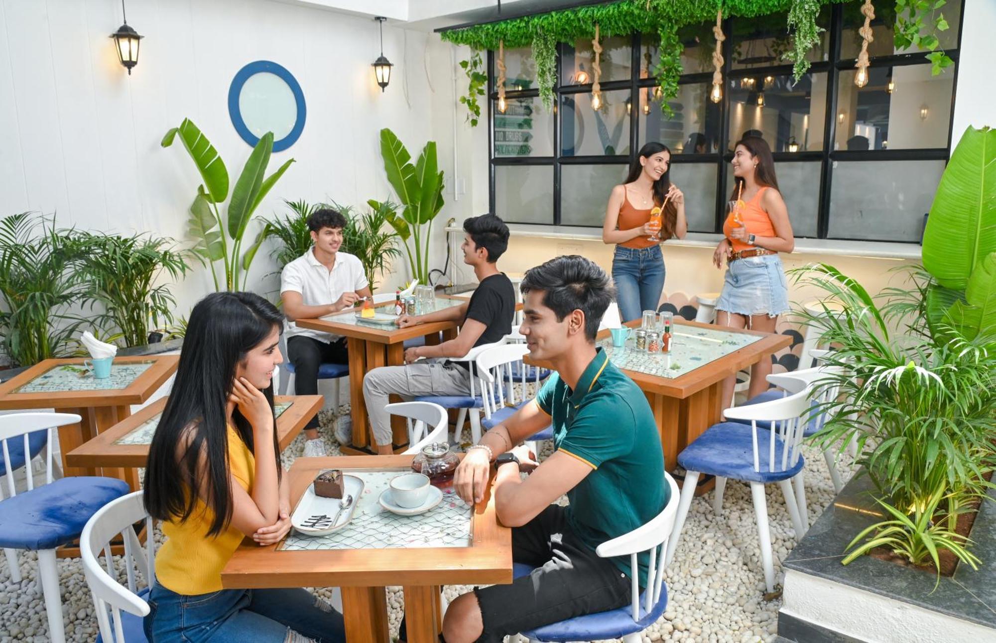 The Voyage - Cafe Hostel Cowork Pune Luaran gambar